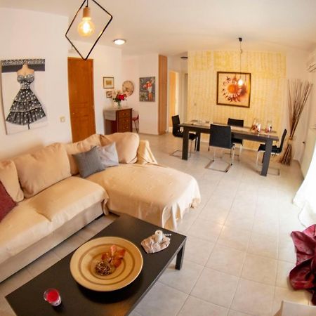 A Quiet Apartment Close To The Sea กูเวส ภายนอก รูปภาพ